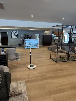 32 इंच स्टैंडबाय मी टीवी पोर्टेबल स्मार्ट टीवी टच स्क्रीन इंटरैक्टिव वायरलेस डिस्प्ले