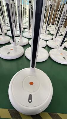 23.8 इंच वायरलेस स्मार्ट स्क्रीन टीवी कैपेसिटिव 10 टच पॉइंट्स और बिल्ट-इन बैटरी (5-6 एच) के साथ