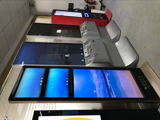 सीई 6 अंक एलईडी कियोस्क डिस्प्ले इंटरएक्टिव डिजिटल साइनेज 60HZ व्यापार विज्ञापन के लिए
