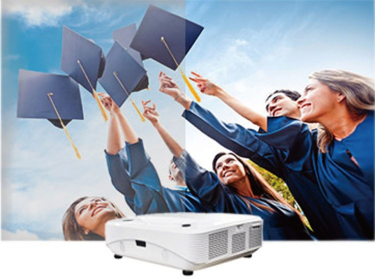 iBoard घर और शिक्षा के लिए अल्ट्रा शॉर्ट थ्रो लेजर प्रोजेक्टर 4K 3600lm